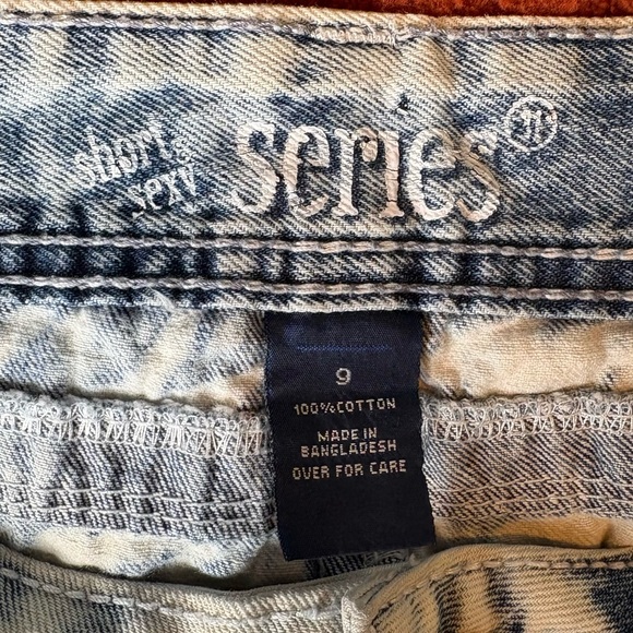 Series 31 Short & Sexy Denim Shorts Size 9 Distressed Light Wash Low Rise - Picture 3 of 8